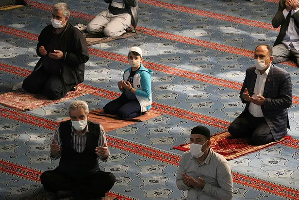 adana-antalya-aydin-bayram-namazi-saat-kacta-kilinacak-2021-iste-il-il-2021-ramazan-bayrami-namazi-vakti-diyanet-1620848492909.jpg