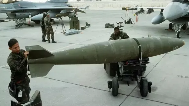 mk-84-bombasi-nedir-hangi-ulkenin-gazzede-hastaneye-atilan-mk-84-bombasi-ozellikleri-neler-agirlik-uzunluk-cap-1697615641127.jpeg