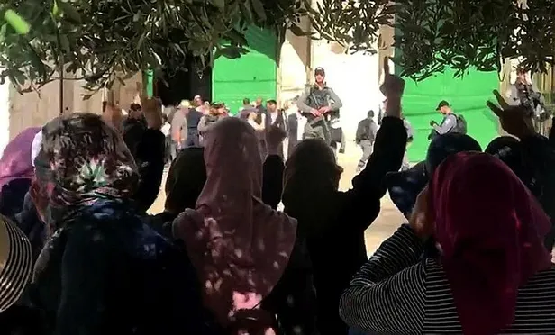 Son dakika: İsrail polisinden Yahudi yerleşimcilere tepki gösteren cemaate müdahale-2