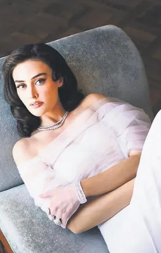 ‘Halime Hatun’ karakteriyle Pakistan’da yıldız olan Esra Bilgiç paraya para demiyor!