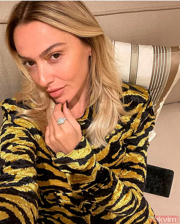 Hadise annesi ve kız kardeşiyle gecelerde! Kardeşini gören şaşıp kaldı: “Hadise sandım” | Lüks aracı dikkat çekti - 6