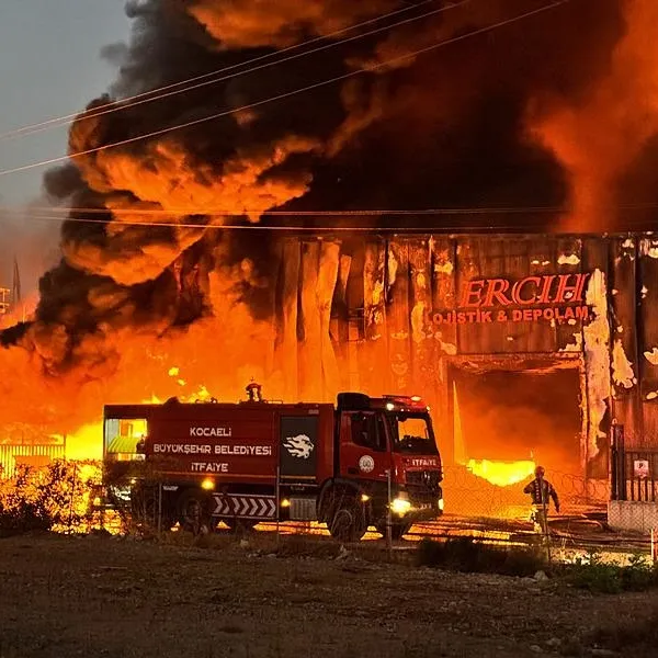 Kocaeli’de lojistik deposunda yangın