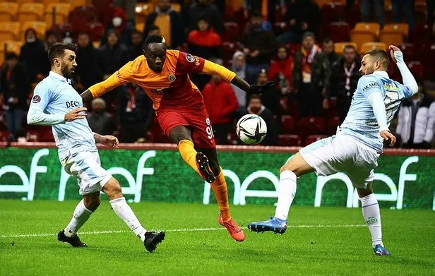 galatasarayin-galibiyet-hasreti-4-maca-cikti-basaksehir-ile-1-1-berabere-kaldi-1639851772048.jpeg Galatasaray'ın galibiyet hasreti 6 maça çıktı! Başakşehir ile 1-1 berabere kaldı-2