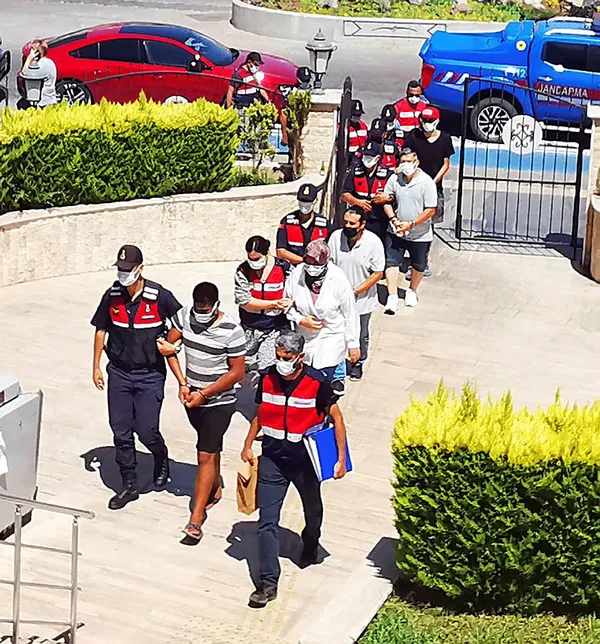 3-fetocu-yunanistana-kacmaya-calisirken-yakalandi-1626621237582.jpg 3 FETÖ'cü, Yunanistan'a kaçmaya çalışırken yakalandı-1