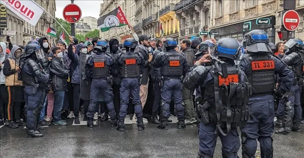 Paris'te İsrail'e silah satışına karşı gösterilerde gözaltı! Haber özgürlüğüne kelepçe! Biri gazeteci 7 kişi...