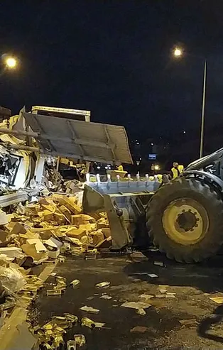 Sakarya'da feci kaza! Hepsi yola saçıldı