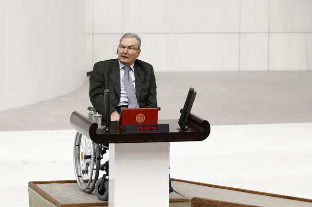 Deniz Baykal aylar sonra ilk kez Meclis'te