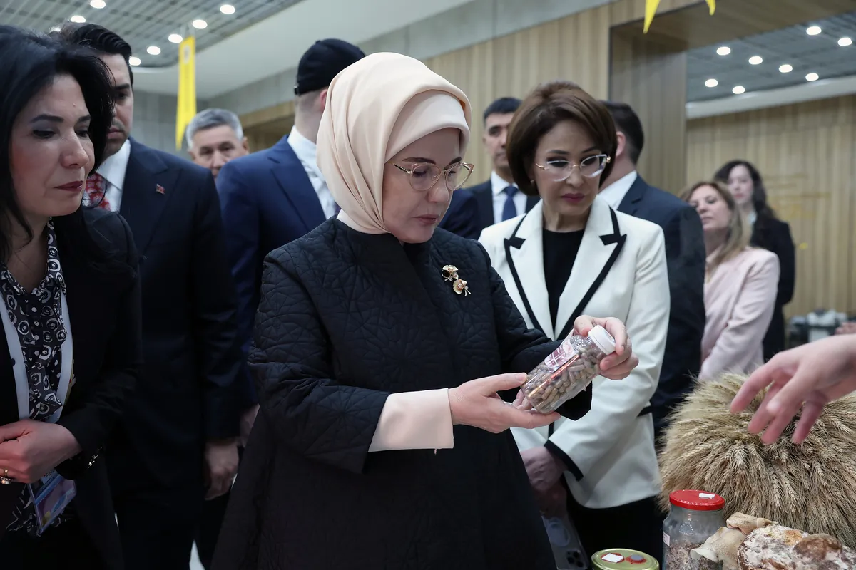 1778756406057.jpg Emine Erdoğan Kazakistan’da Sıfır Atık Eğitim Laboratuvarı'nın açılışını gerçekleştirdi | Tarımsal atıklar geri kazanılacak-5