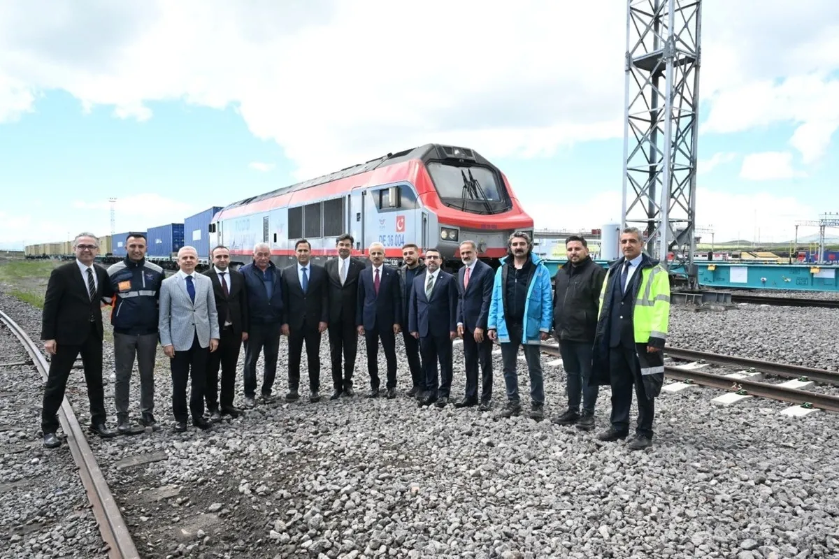 btk-demiryolu-hatti-tam-kapasiteyle-hizmete-acildi-1780405439200.jpg BTK Demiryolu Hattı tam kapasiteyle hizmete açıldı: Asya-Avrupa hattında kesintisiz taşımacılık dönemi başlıyor-5