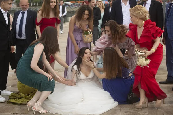 atvnin-yeni-dizisi-vermem-seni-ellere-ilk-bolumuyle-buyuk-begeni-topladi-1687178890219.jpg ATV’nin yeni dizisi Vermem Seni Ellere ilk bölümüyle büyük beğeni topladı!-4