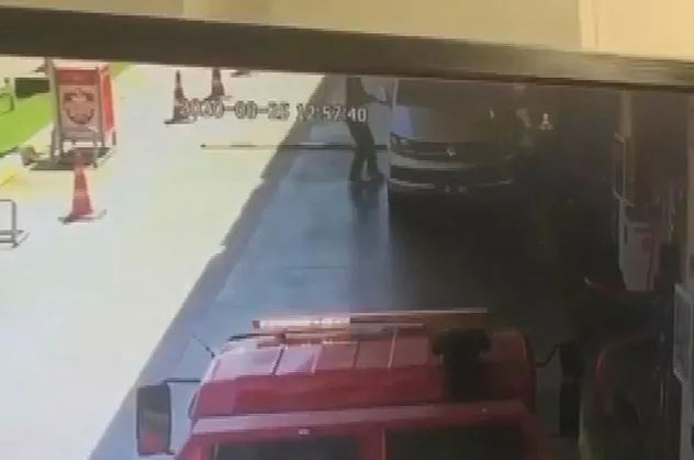 Kadıköy'de şoke eden olay: İstasyonda benzin doldurulan aracı böyle çaldı