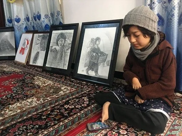 El ve ayakları felçli Afgan kızdan anlamlı resim-3