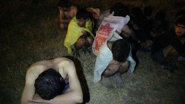 Yunanistan'da yakalanan Pakistanlı göçmenler Türkiye'ye gönderildi-4