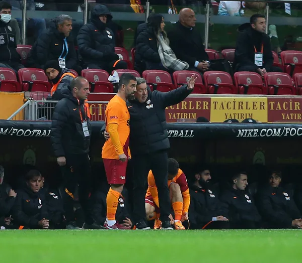 arda-turan-eski-gunlerini-ariyor-sari-kirmizili-forma-ile-gol-hasreti-1-yili-buldu-1651655094381.jpg Arda Turan eski günlerini arıyor! Sarı-kırmızılı forma ile gol hasreti 1 yılı buldu-4