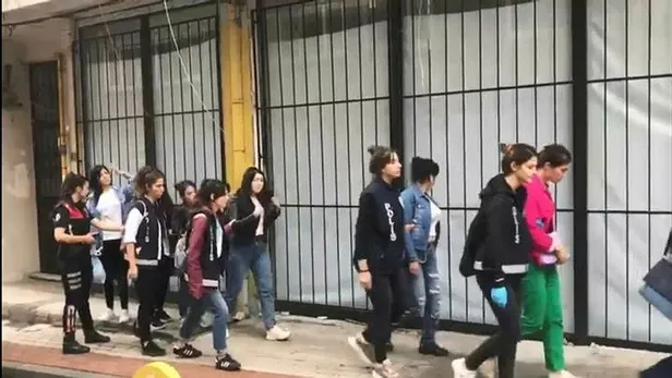 bursada-kataloglu-fuhus-cetesine-baskin-referasnla-musteri-artirdilar-1656480929564.jpeg Bursa'da kataloglu fuhuş çetesine baskın! Referansla müşteri artırdılar...-2