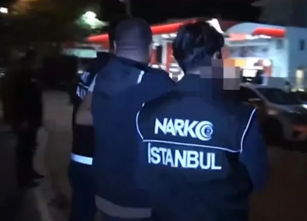 comanchero-cokertildi-icisleri-bakani-ali-yerlikaya-duyurdu-interpol-kirmizi-bulteniyle-aranan-ve-comanchero-s-1699132144901.jpeg COMANCHERO çökertildi! İçişleri Bakanı Ali Yerlikaya duyurdu: Interpol kırmızı bülteniyle aranan ve COMANCHERO suç Örgütü’nün yöneticileri paket-2