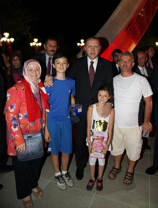 Cumhurbaşkanı Erdoğan Şehitler Abidesi'ni ziyaret etti-3