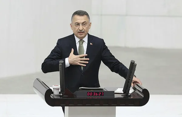 son-dakika-cumhurbaskani-yardimcisi-fuat-oktay-milli-siber-guvenlik-zirvesinde-konusma-yaparken-fenalasti-1608543716342.jpg SON DAKİKA: Cumhurbaşkanı Yardımcısı Fuat Oktay Milli Siber Güvenlik Zirvesi'nde konuşma yaparken fenalaştı-3