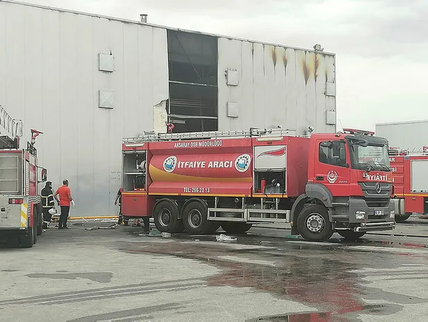 Aksaray'da korkutan yangın! Bir anda büyüdü-1