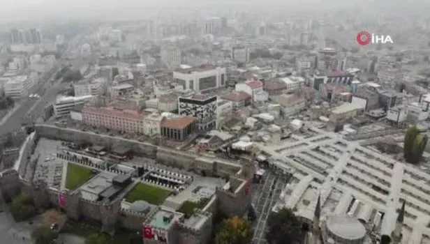 Kayseri'de sokağa çıkma yasağının zamanını karıştıran vatandaşlar nedeniyle yollar boş kaldı