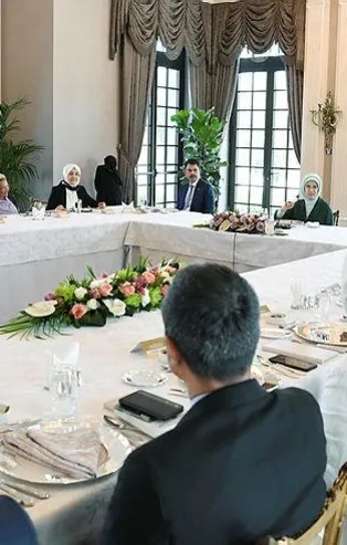 Emine Erdoğan "Dünya Ortak Evimiz"in yazarlarının çevreye ilişkin önerilerini dinledi: Köy okullarında sıfır atık eğitimi