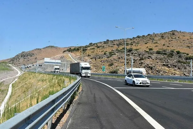 Başkan Erdoğan'ın açılışını yaptığı otoyol, Foça'ya gelen tatilci sayısını artırdı-2