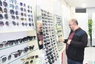 Askıda gözlük