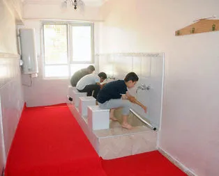 7. sınıf öğrencisi okula mescit yaptırdı