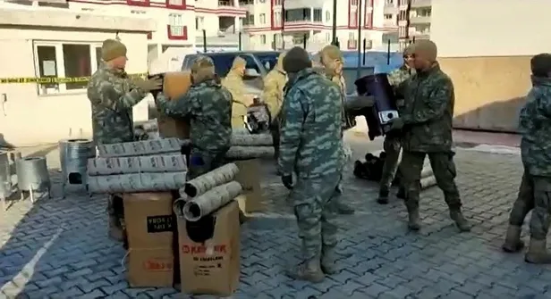 yuzyilin-felaketinde-121-bin-personel-sahada-calismalar-araliksiz-suruyor-1676023891672.jpeg Yüzyılın felaketinde 121 bin personel sahada! Çalışmalar aralıksız sürüyor...-5