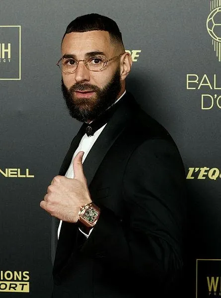 ballon-dorda-robert-lewandowski-ve-karim-benzema-sasirtti-birinde-9-milyonluk-digerinde-bin-liralik-saat-1666442299499.jpeg Robert Lewandowski ve Karim Benzema şaşırttı! Birinde 9 milyonluk diğerinde bin liralık saat-2