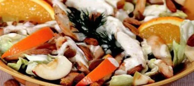 Yoğurt Soslu Tavuk Salatası