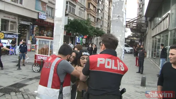 SON DAKİKA: Taksim'de erkek için kavga ettiler! Gözaltına alınmamak için soyundu - 9