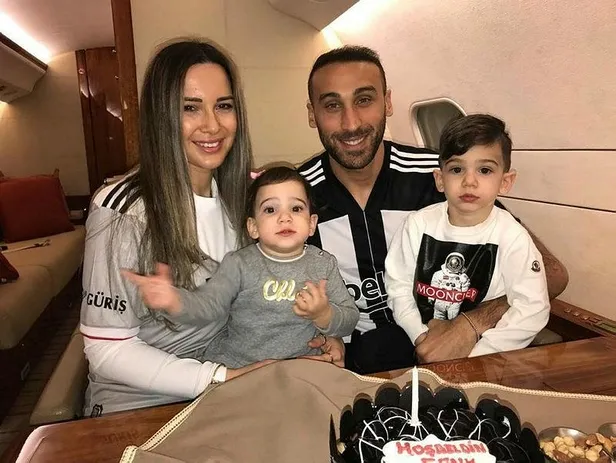 besiktasin-yeni-transferi-cenk-tosun-istanbula-geldi-1612129317015.jpeg