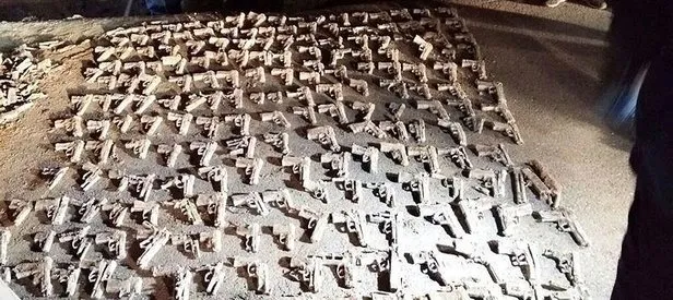 Üsküdar’da toprağa gömülü çok sayıda silah bulundu