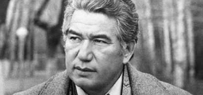Kırgız yazar Cengiz Aytmatov, 80 yaşında yaşama veda etti