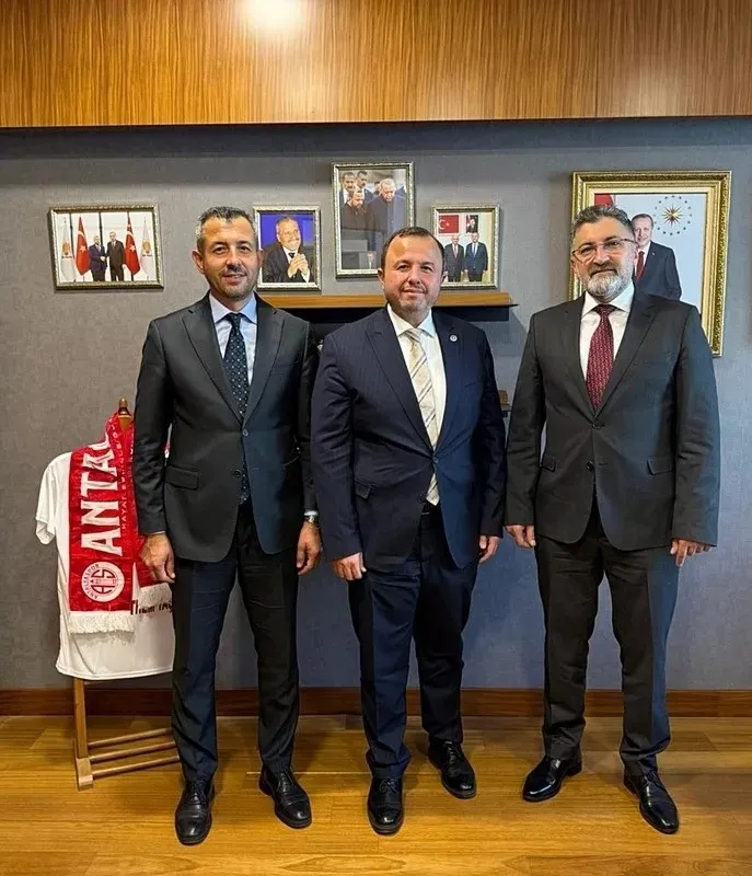 serik-belediye-baskani-kadir-kumbul-chpden-istifa-etti-1776195860750.jpeg Serik Belediye Başkanı Kadir Kumbul CHP’den istifa etti: AK Parti’ye geçeceği iddia edildi-5