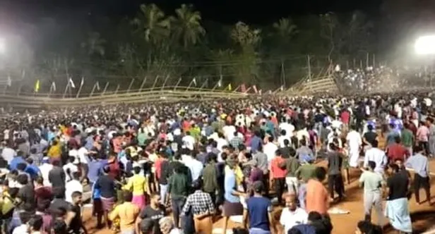 hindistanin-kerela-eyaletinde-tribun-faciasi-5i-agir-200-yarali-1647809458821.jpeg Hindistan’ın Kerela eyaletinde tribün faciası: 5'i ağır 200 yaralı-3