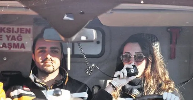 Kadın paramedik ambulans şoförü hayat kurtarmak için saniyelerle yarışıyor