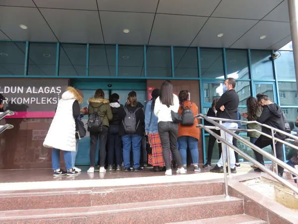 tarih-bunu-yazar-2021-yilinda-chp-donemi-istanbulu-istanbulkart-icin-yagmur-altinda-kuyruk-1633250914940.jpg Tarih bunu yazar! 2021 yılında CHP dönemi İstanbulu: İstanbulkart için yağmur altında kuyruk-4