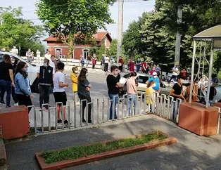 Liselere Geçiş Sistemi (LGS) koronavirüs önlemleriyle başladı! Öğrenciler böyle alındı