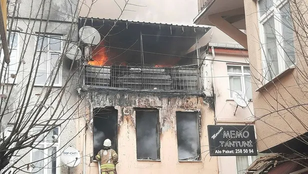 istanbul-besiktasta-ahsap-binada-yangin-cikti-85-yasindaki-sakir-kabak-hayatini-kaybetti-1643468448548.jpeg İstanbul Beşiktaş'ta ahşap binada yangın çıktı: 85 yaşındaki Şakir Kabak hayatını kaybetti-2