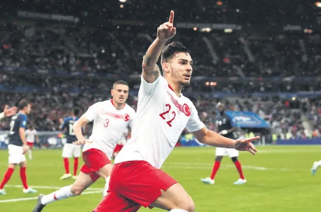 Beşiktaş, Kaan Ayhan ve Onur Bulut için kolları sıvadı