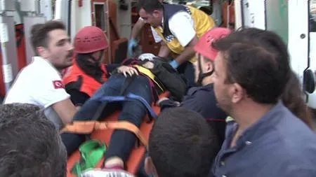 Şişhane'de bir kadın metro raylarına düştü-1