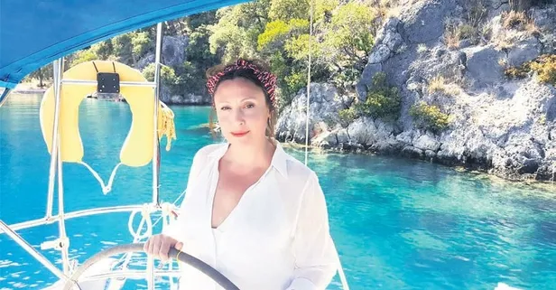 Hercai'nin Sultan'ı Gülçin Santırcıoğlu'ndan tekne pozu!