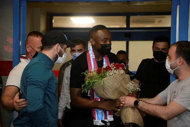 trabzonsporun-yeni-transferi-bangaly-fode-koita-trabzona-geldi-1624824047130.jpeg Trabzonspor'un yeni transferi Bangaly Fode Koita, Trabzon'a geldi!-3
