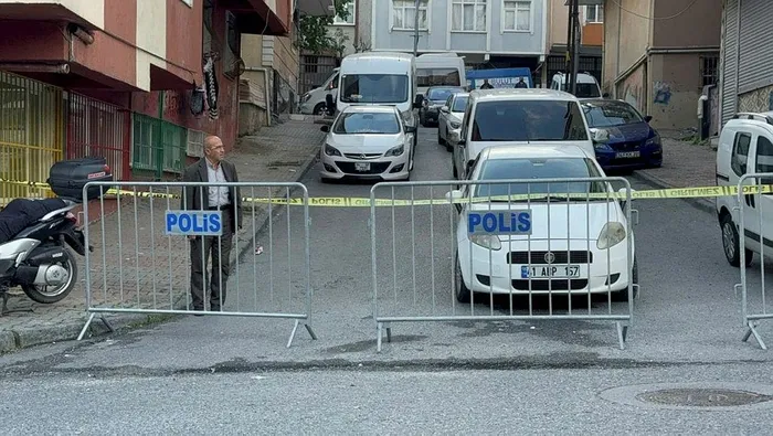 sultangazide-dehset-esi-ve-uvey-kizini-silahla-oldurup-intihar-etti-1700648405761.jpeg Sultangazi'de dehşet: Eşi ve üvey kızını silahla öldürüp intihar etti-4