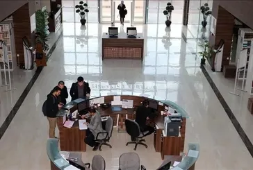 Vakıf üniversitesinde okuyan öğrenciler dikkat