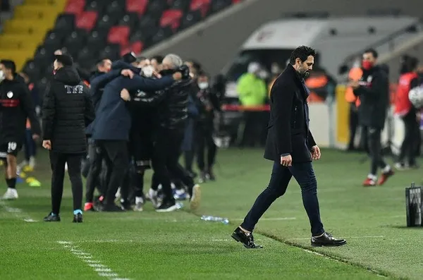 gaziantep-fk-maglubiyeti-sonrasi-erol-buluttan-var-tepkisi-bence-en-buyuk-sey-verilmeyen-penaltimiz-ve-golumuz-1608404111266.jpeg Gaziantep FK mağlubiyeti sonrası Erol Bulut'tan VAR tepkisi: "Bence en büyük şey verilmeyen penaltımız ve golümüz"-3