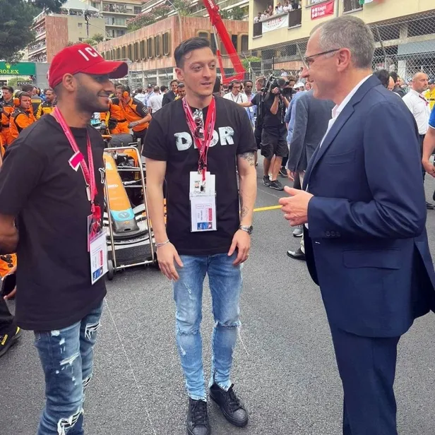 formula-1de-mesut-ozil-ruzgari-zinedine-zidanei-bile-geride-birakti-1653899586109.jpeg Formula 1’de Mesut Özil rüzgarı! Zinedine Zidane’ı bile geride bıraktı-2