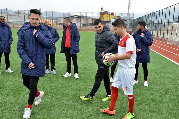 Balona rövaşata atarak meşhur olmuştu! Futbolcu oldu-3